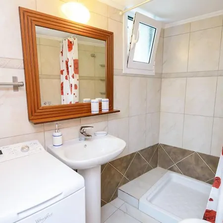Seaside 2br * Айя-Евфимия