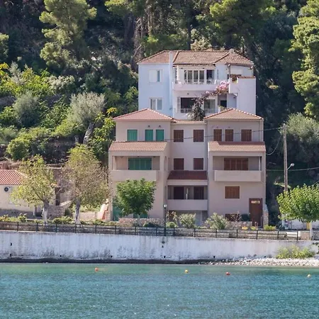 Seaside 2br